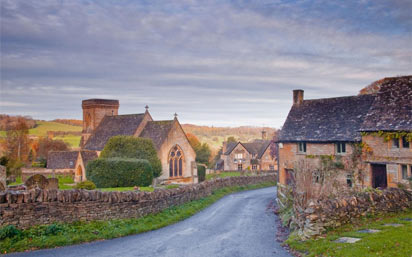 A photo showing a typcial Cotswolds scene