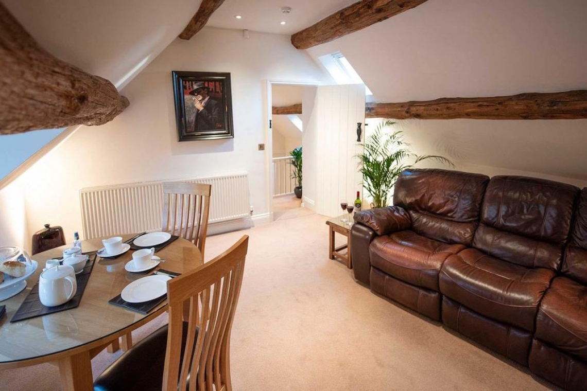 Cotswold_Perfumery_Flat2_Lounge_1W_copy_1